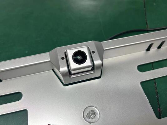 쉬운 설치와 안전한 주차를 위한 번호판 프레임 일체형 차량 후방 카메라